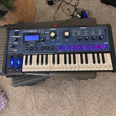 Novation MiniNova 37-Key 18-Voice Synthesizer 2012 - Present - Blue