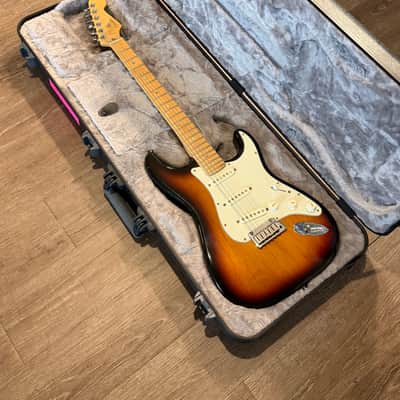 Fender american deluxe stratocaster with ohsc image 9