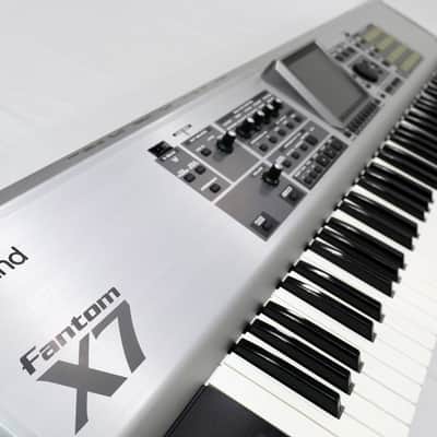 Roland Fantom-X7 + Case image 2
