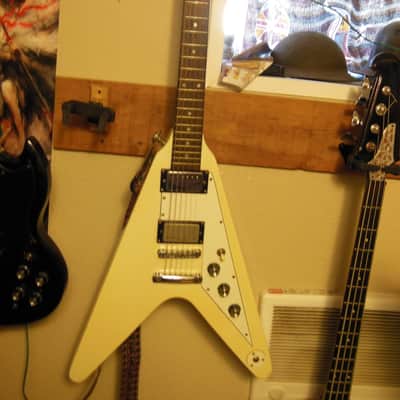 SX flying V 2000s Aged Alpine White (Essex) image 1