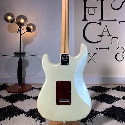 Fender Limited Edition American Showcase Stratocaster 2020 Arctic white pearl 7.6lb MINT image 6