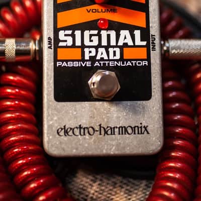 Electro-Harmonix Nano Signal Pad Attenuator - Guitar Effects Pedal image 2