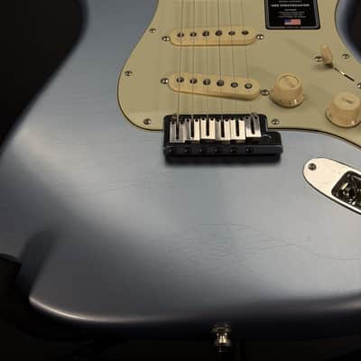 Fender Ultra Luxe Vintage '60s Stratocaster - Ice Blue Metallic image 4