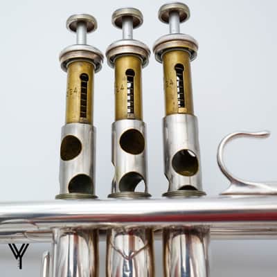 Bach Mt Vernon L Bore 25 Stradivarius Bb Trumpet 1960 - Silver image 6