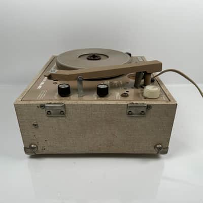 Newcomb Solid State portable suitcase record player EDT-15C Vintage 1970’s image 9