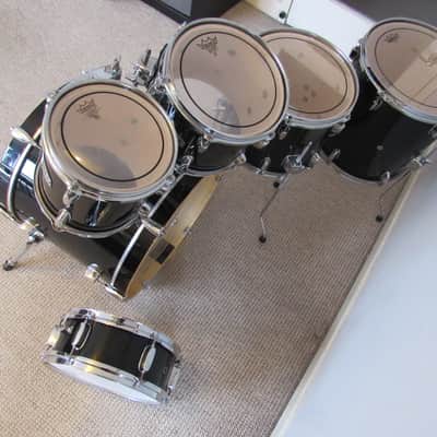 Mapex V Series Black Drum Kit with Hadware Jazz/Child/Portable -18" BD, 8"+10" TT, 12"+14" FT, 12"SN image 7
