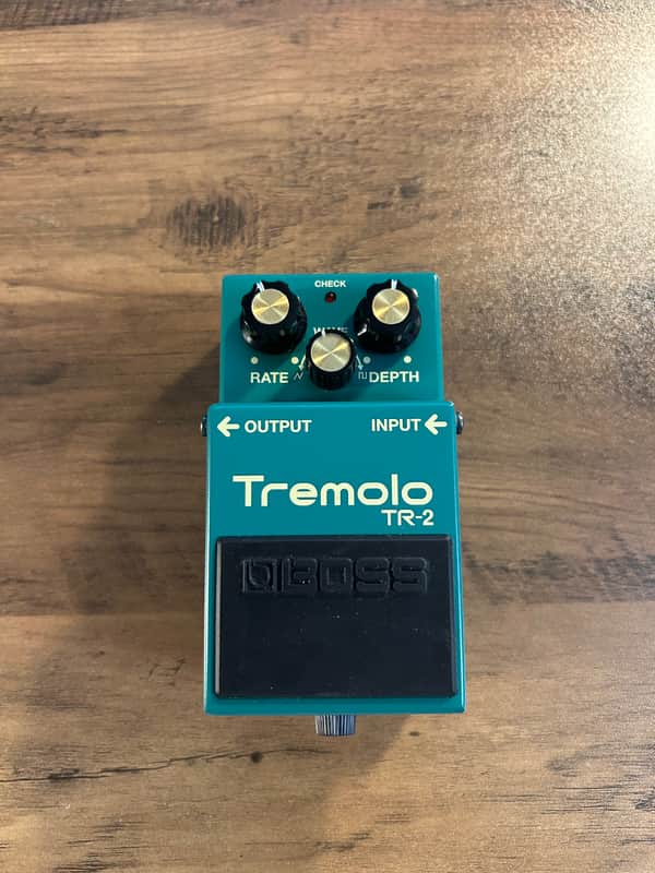 Boss TR-2 Tremolo (Silver Label) 1997 - Present - Green