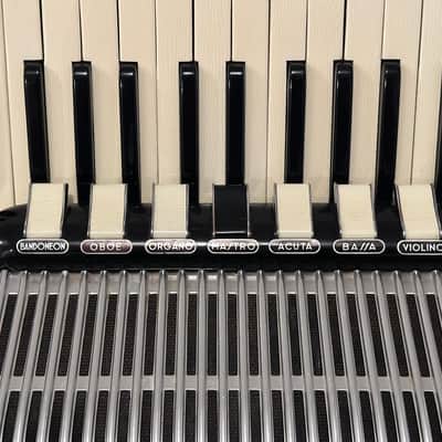 Moreschi Piano Accordion LMMH (41 Key/120 Bass) Made In Italy W/ Hardcase image 5