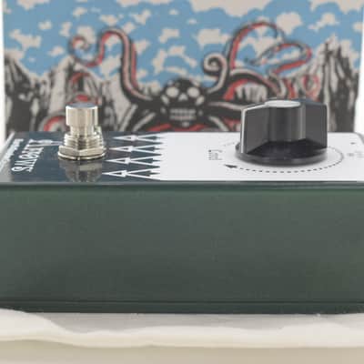 EarthQuaker Devices Arrows Preamp Booster V2 2025 Green Sparkle / White Print image 3