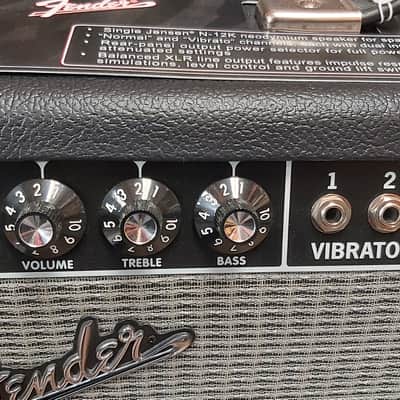 Fender Tone Master Deluxe Reverb 2-Channel 22-Watt 1x12" Digital Guitar Combo 2019 - Present Black image 2