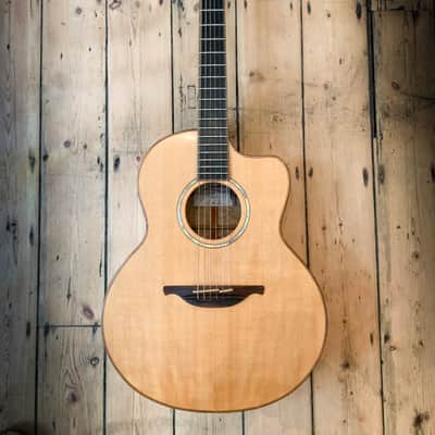 2006 Lowden F35 CX - Quilted Maple - Ex McFLY. Comes with hard shell case image 2
