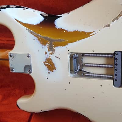 Fender Custom Shop 57 Stratocaster Relic 2015 - Vintage White Over Sunburst image 4