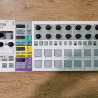 Arturia BeatStep Pro MIDI Controller 2017 - Present - White imagen 1