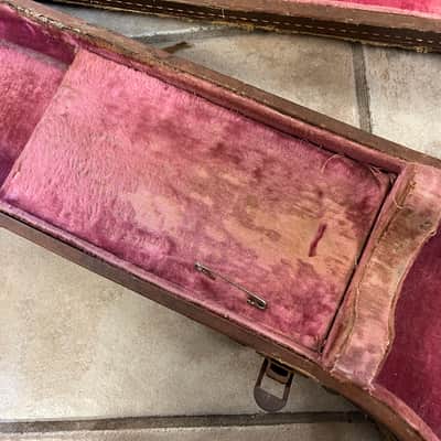 Vintage 1957 Gibson Les Paul 4 Latch Brown Case Pink Lining image 5