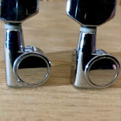 Tuning Heads (2) For Electric Guitars, In-Line Style, Right Handed (Chrome) image 4