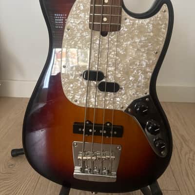 Fender American Performer Mustang Bass 2019 - 3-color sunburst image 3