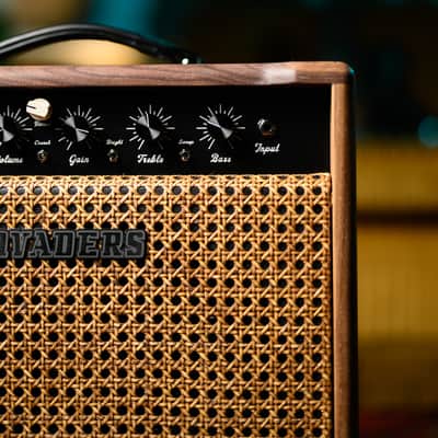 Invaders Amplification - 530 BlueVerb Guitar Combo Reverb 1x12" - 30W/15W - 6L6 - Solid Wood image 3