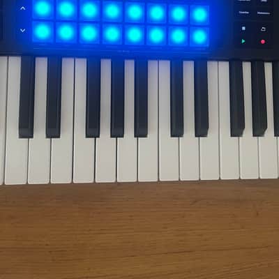 Novation Launchkey 37 MKIV MIDI Keyboard Controller 2024 - Present - Black image 3