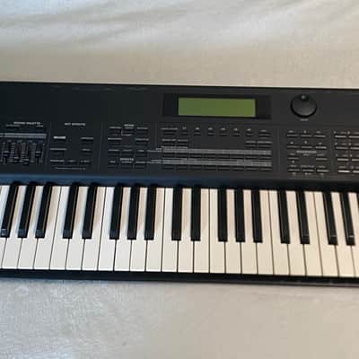 Roland XP-80 76-Key 64-Voice Music Workstation Keyboard 1999 - 2004 - Black