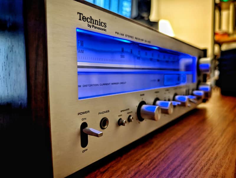 Technics SA-400 FM / AM Stereo Receiver 1978 - 1979 - Silver w/ Blue LEDS image 1