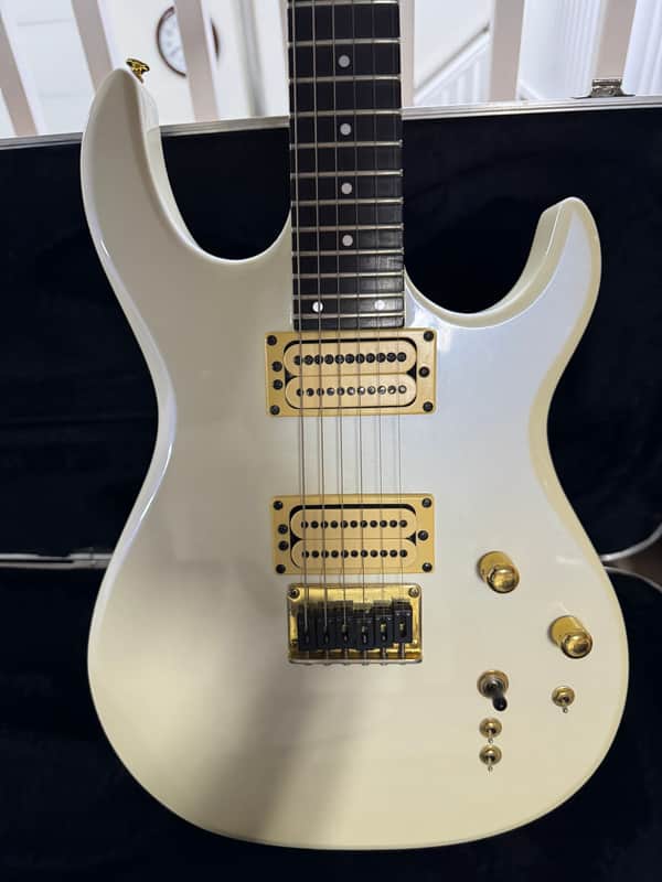 Carvin Guitar Unknown - White image 1