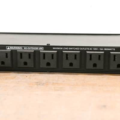 Furman M-8 8-Outlet Power Conditioner CG013ZL image 7