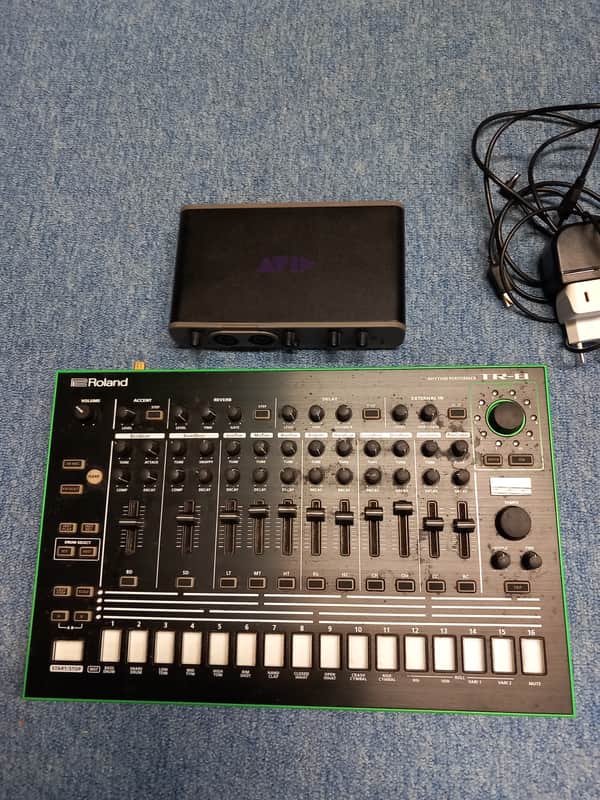 Immagine Roland AIRA TR-8 Rhythm Performer Drum Machine 2014 - Present - Black - 1