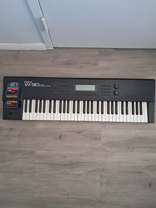 Roland W-30 61-Key Sampling Music Workstation 1989 - 1992 - Black image 1