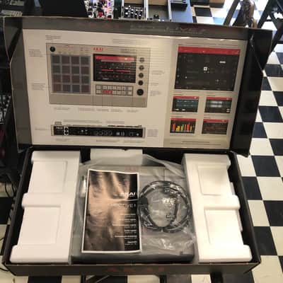 Akai MPC Live II Standalone Sampler / Sequencer Retro Edition 2020 - Present - Grey image 2