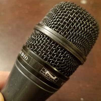 Anchor Audio MIC-90P Dynamic Cardioid XLR mic - black image 6