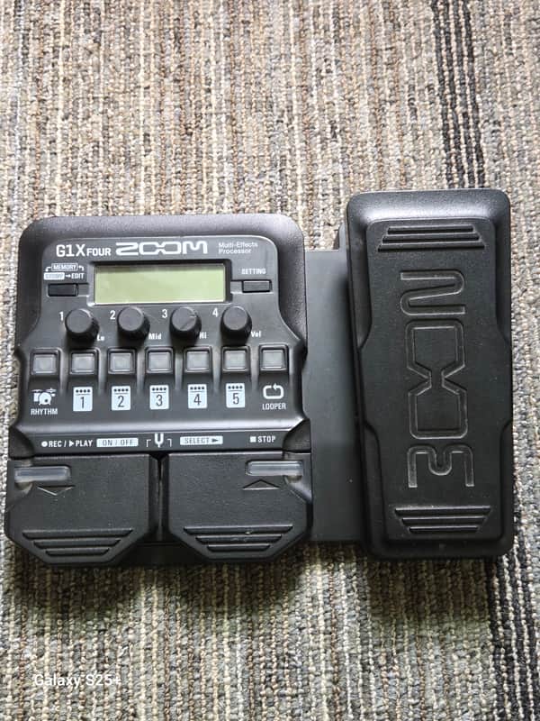 Zoom G1X Four