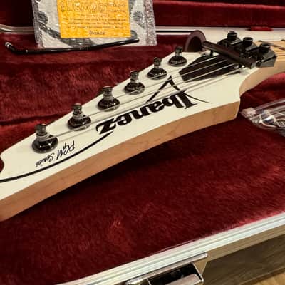 Ibanez PGM300RE-WH 20th Anniversary Paul Gilbert Signature 2009 - White image 8