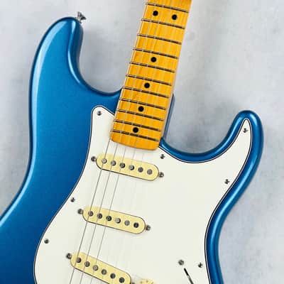 Fender American Vintage II 1973 Stratocaster Maple Fingerboard 2023 - Lake Placid Blue image 3