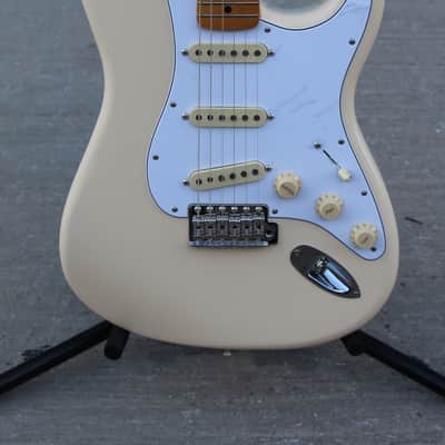 Fender Jimi Hendrix Artist Series Signature Stratocaster 2015 - Present - Olympic White image 3
