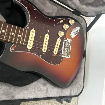 Fender Stratocaster Sunburst 2022 - Sunburst image 3
