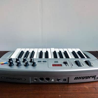 M-Audio Oxygen 8 25-Key MIDI Controller Keyboard 2002 - 2005 - Silver image 5