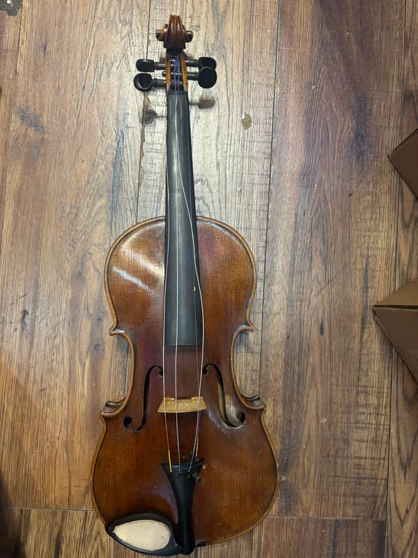 Antonius Stradivarius Faciebat Anno 17 Violin image 1