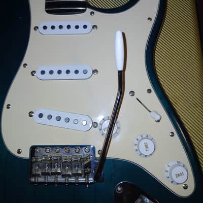 Fender Highway One Stratocaster with Rosewood Fretboard 2002 - 2003 - Teal Green Transparent image 6