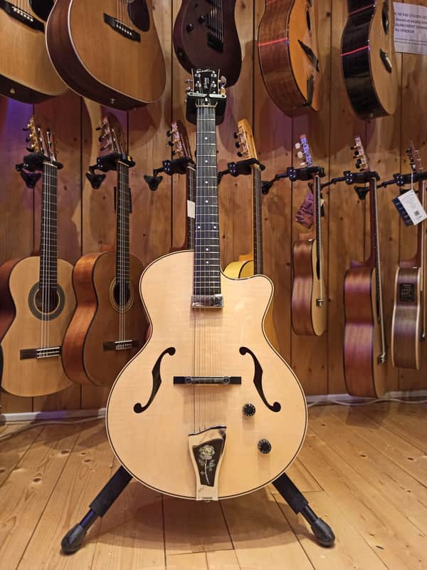 Godin 5th Avenue Jazz 2010s Natural Flame High Gloss image 1