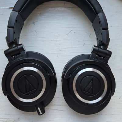 Audio-Technica ATH-M50X Professional Studio Monitor Headphones, Black, Professional Grade, Critically Acclaimed, with Detachable Cable image 2