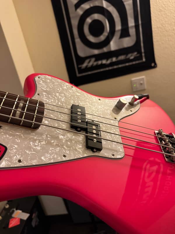 Fender Mark Hoppus Signature Jaguar Bass 2023 Hot Pink