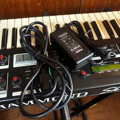 Hammond Sk1 61-key Portable Combo Organ w/ gig bag power supply image 10