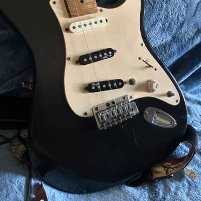 Peavey black guitar image 2
