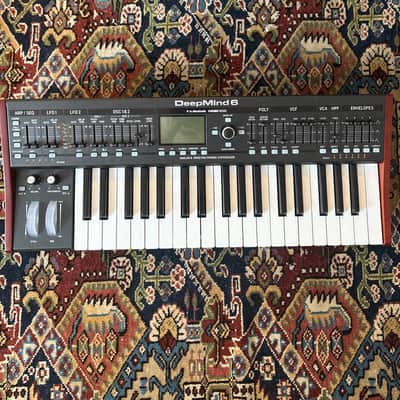 Behringer DeepMind 6 37-Key 6-Voice Polyphonic Analog Synth 2017 - Present - Black