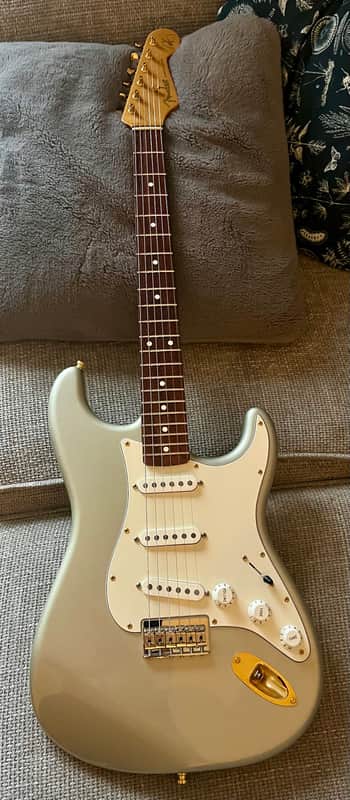 Fender Robert Cray Artist Series Signature Stratocaster 2003 - Present - Inca Silver