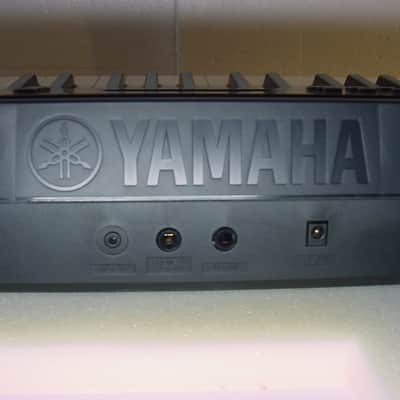 Yamaha PSR-E263 61-Key Portable Keyboard 2017 - Present - Black image 19