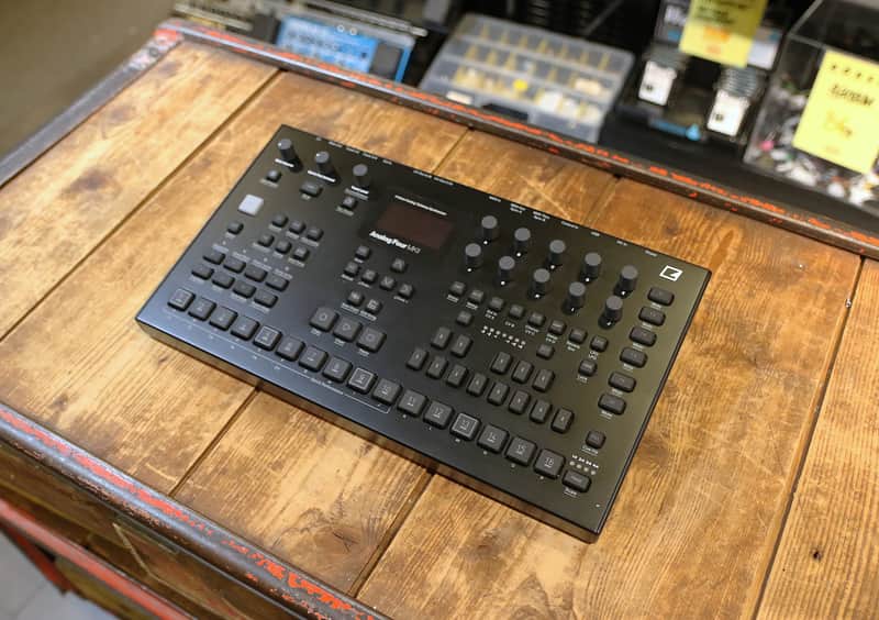 Elektron Analog Four MKII 4-Voice Tabletop Analog Synthesizer 2020 - Present - Black image 1