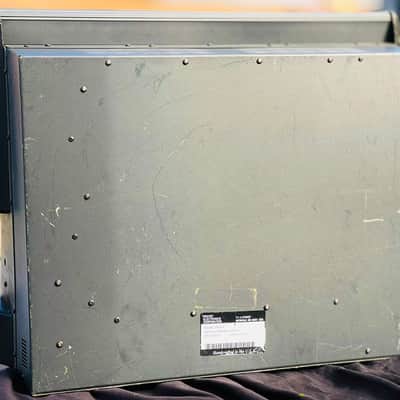 Peavey XR-2012 — a 20-input, 1200-watt beast image 8