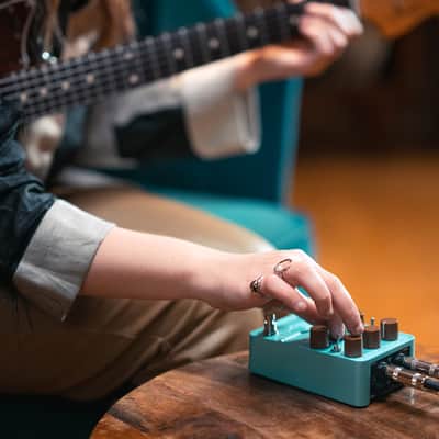 Universal Audio Del-Verb Ambience Companion Reverb and Delay Pedal (UA-DEL-VERB-U) image 2