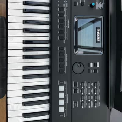 Yamaha PSR-EW425 76-Key Portable Keyboard 2021 - Present - Black